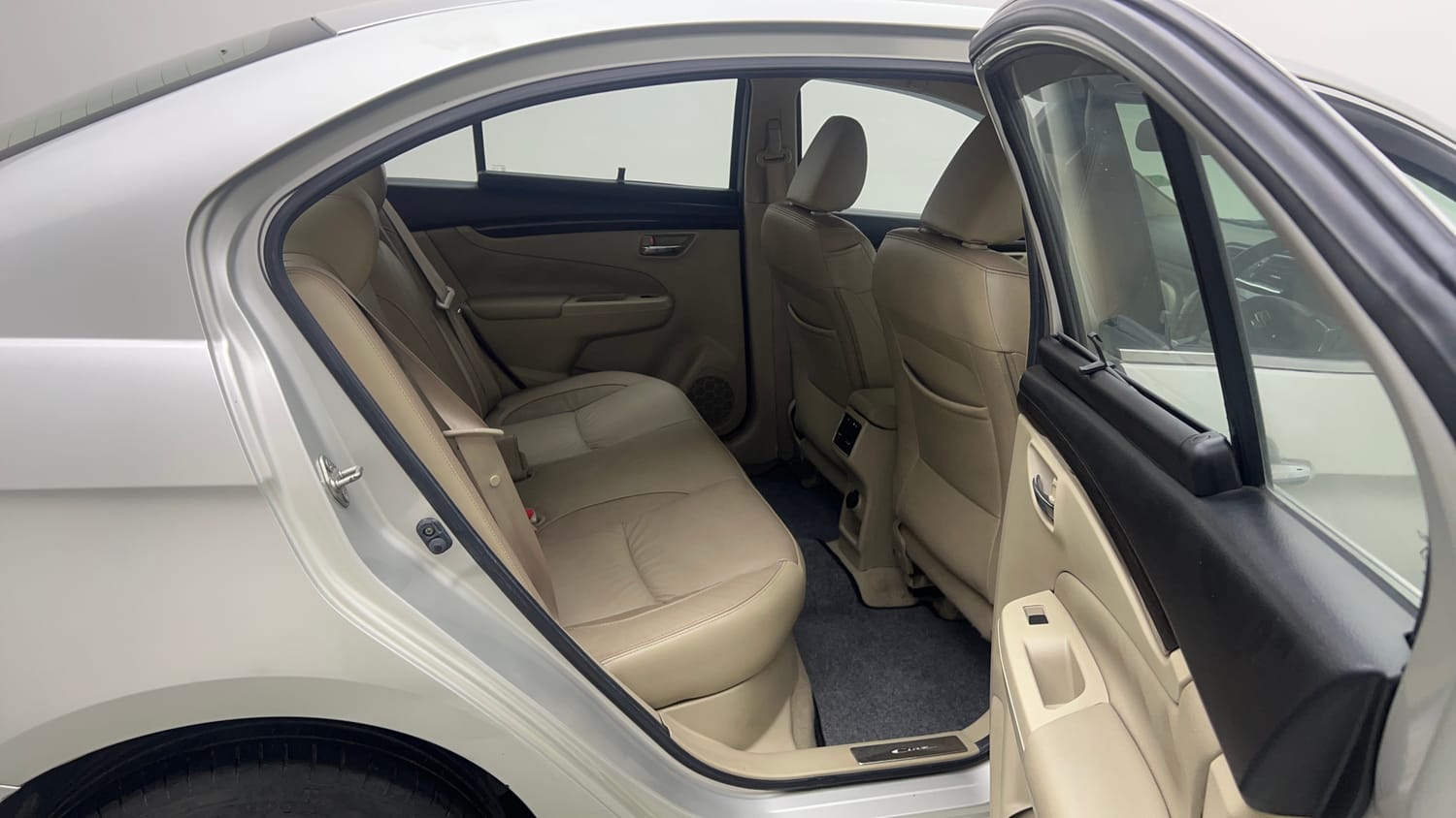Used 2015 Maruti Suzuki Ciaz ZXI+ Petrol Manual interior RIGHT SIDE REAR DOOR CABIN VIEW