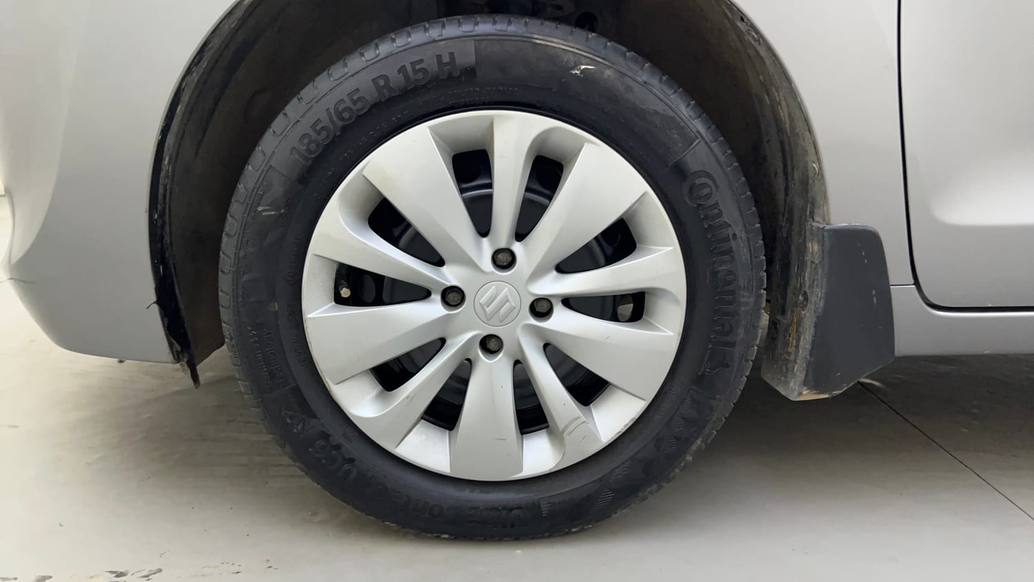 Used 2019 Maruti Suzuki Baleno Delta 1.2 Petrol Manual tyres LEFT FRONT TYRE RIM VIEW