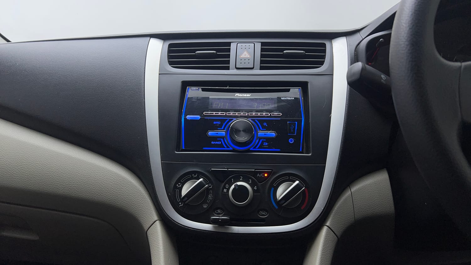 Used 2016 Maruti Suzuki Celerio VXi Petrol Manual interior MUSIC SYSTEM & AC CONTROL VIEW