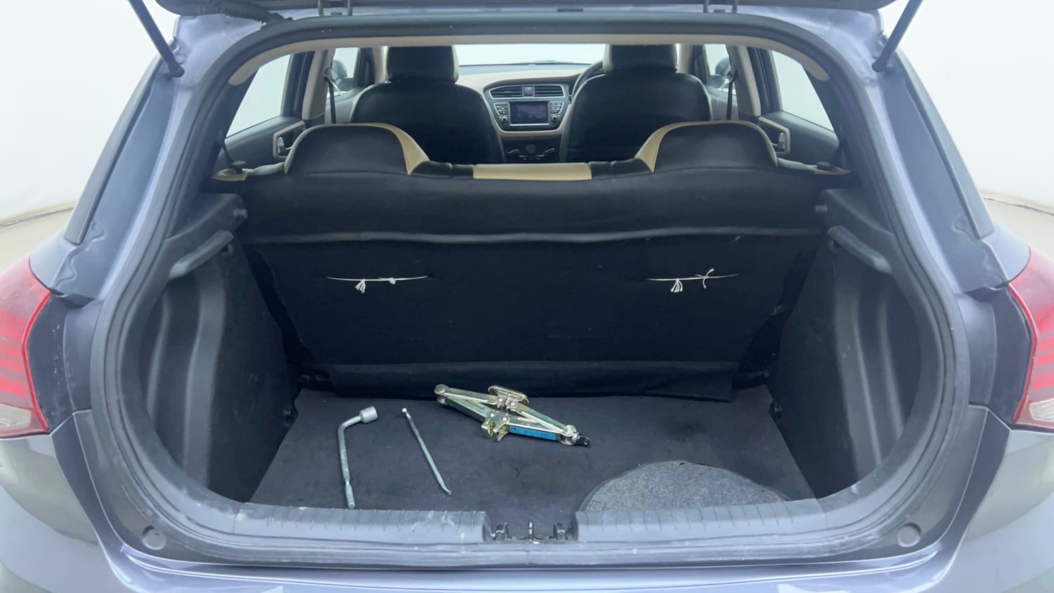 Used 2019 Hyundai Elite i20 Sportz Plus 1.2 Petrol Manual interior DICKY INSIDE VIEW