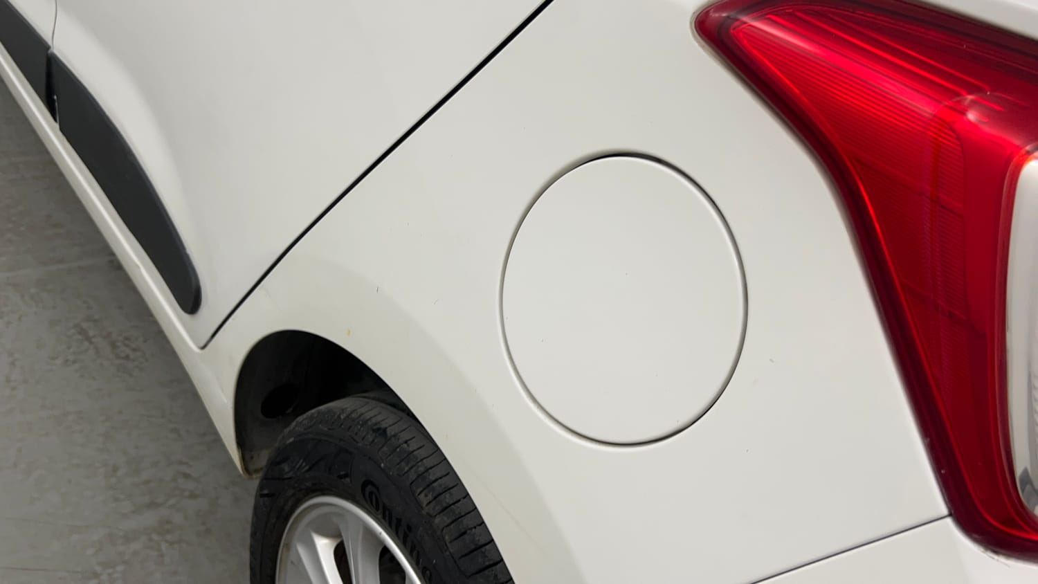 Used 2014 Hyundai Grand i10 Asta AT 1.2 Kappa VTVT Petrol Automatic dents MINOR SCRATCH