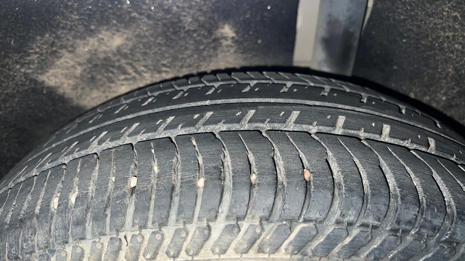 Used 2016 Ford EcoSport Titanium 1.5L Ti-VCT AT Petrol Automatic tyres LEFT REAR TYRE TREAD VIEW