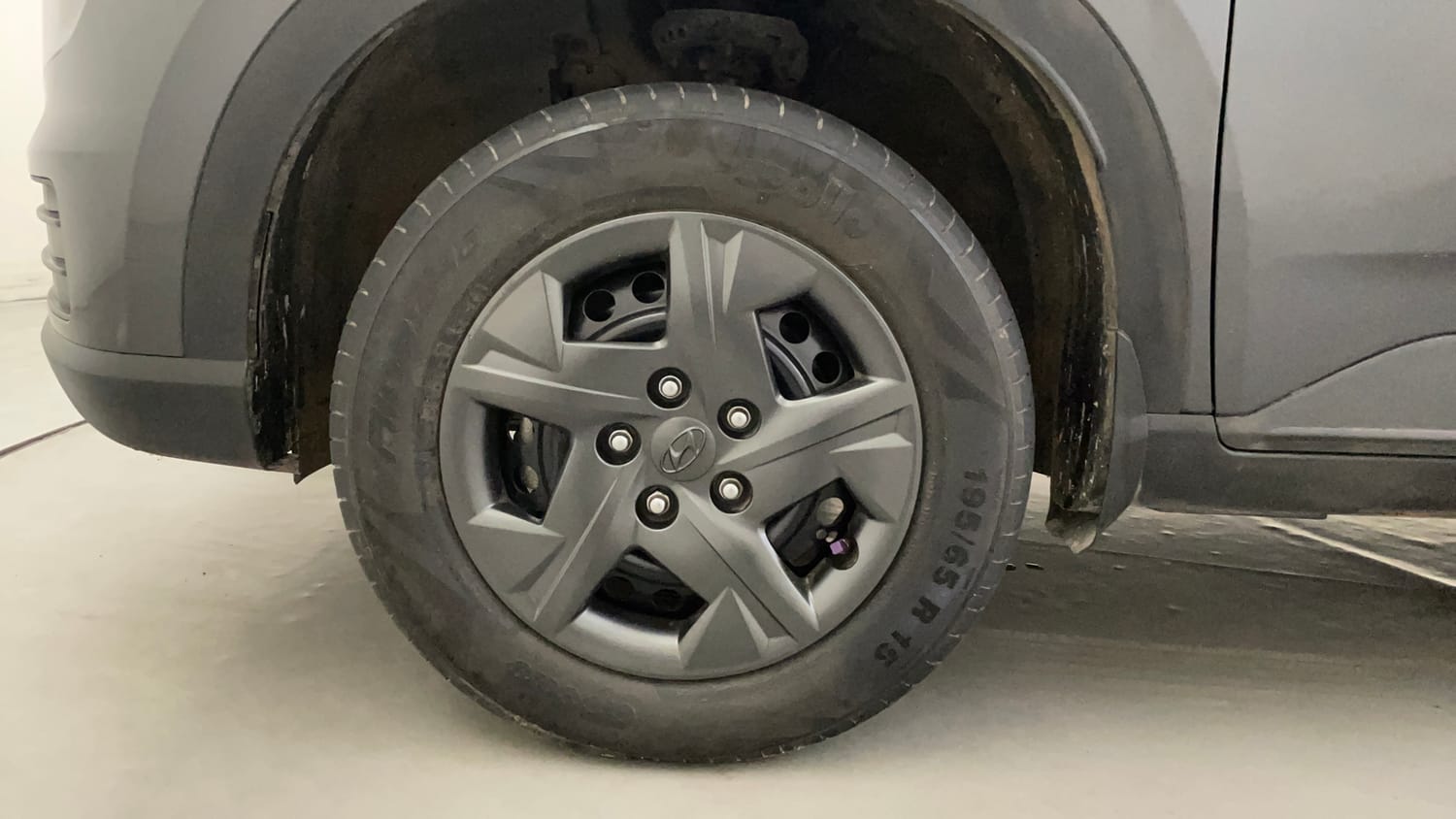 Used 2024 Hyundai Venue SX 1.2 Petrol Petrol Manual tyres LEFT FRONT TYRE RIM VIEW