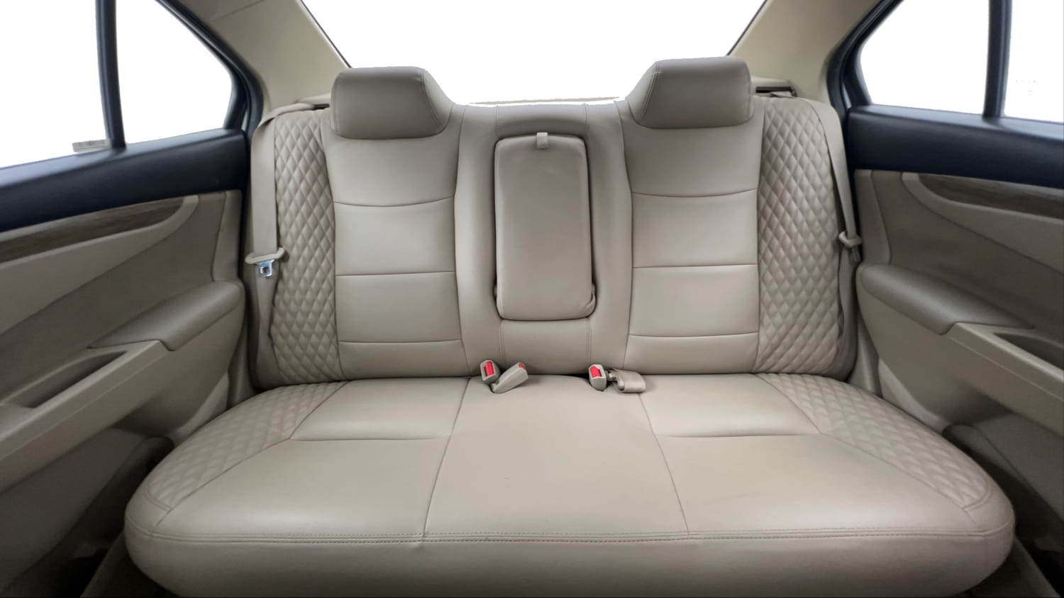 Used 2019 Maruti Suzuki Ciaz Delta Hybrid 1.5 Petrol Manual interior REAR SEAT CONDITION VIEW
