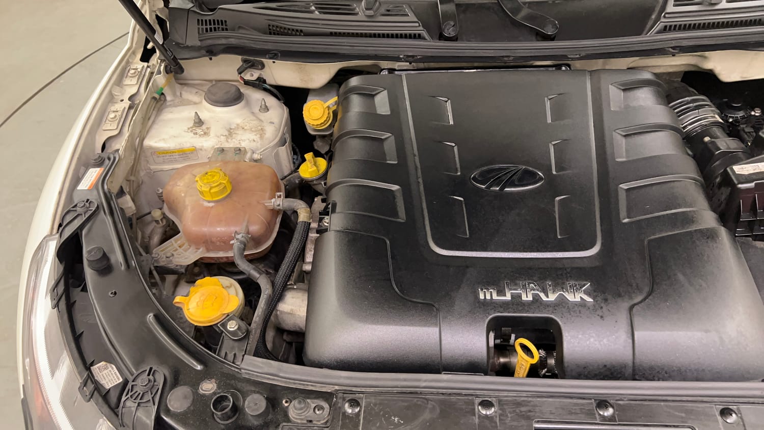 Used 2018 Mahindra XUV500 W11 Diesel Manual engine ENGINE RIGHT SIDE VIEW