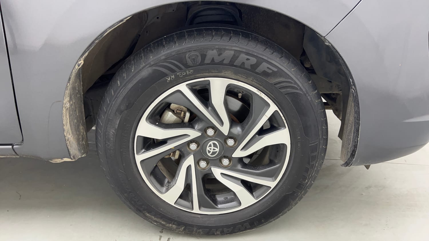 Used 2022 Toyota Innova Crysta GX 2.7 AT 7 STR Petrol Automatic tyres RIGHT FRONT TYRE RIM VIEW