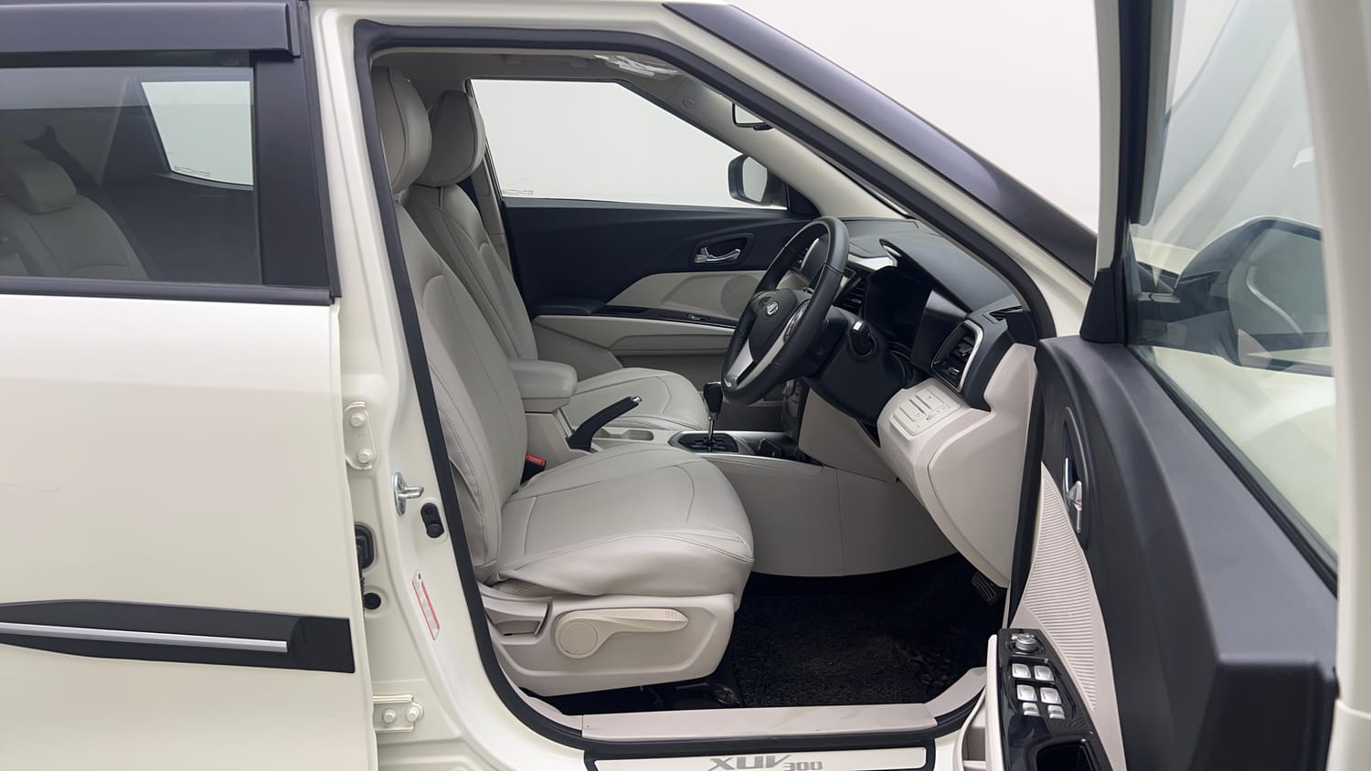 Used 2022 Mahindra XUV 300 W8 (O) 1.2 Petrol AMT Petrol Automatic interior RIGHT SIDE FRONT DOOR CABIN VIEW