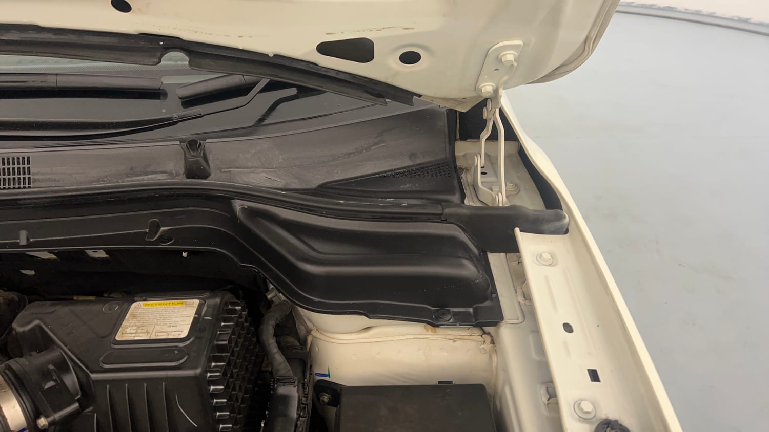 Used 2023 Mahindra XUV 300 W8 1.2 Petrol Petrol Manual engine ENGINE LEFT SIDE HINGE & APRON VIEW