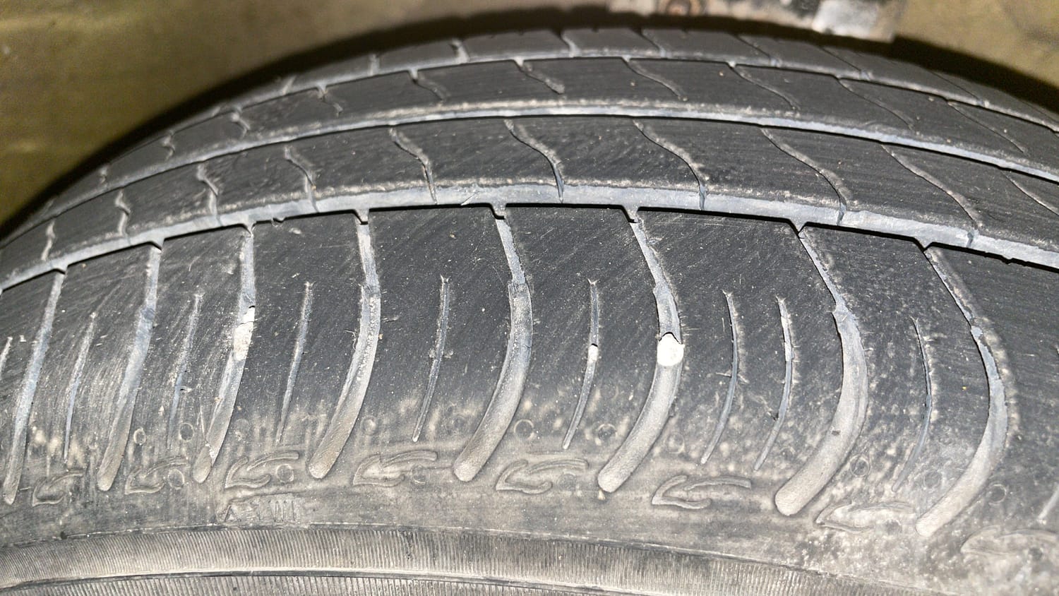 Used 2014 Maruti Suzuki Celerio VXi AMT Petrol Automatic tyres RIGHT FRONT TYRE TREAD VIEW