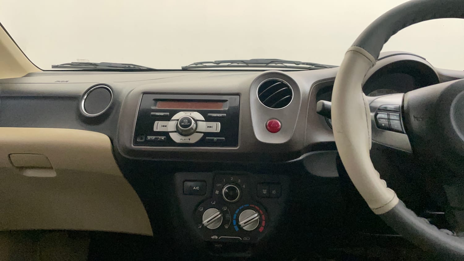 Used 2013 Honda Brio VX MT Petrol Manual interior MUSIC SYSTEM & AC CONTROL VIEW
