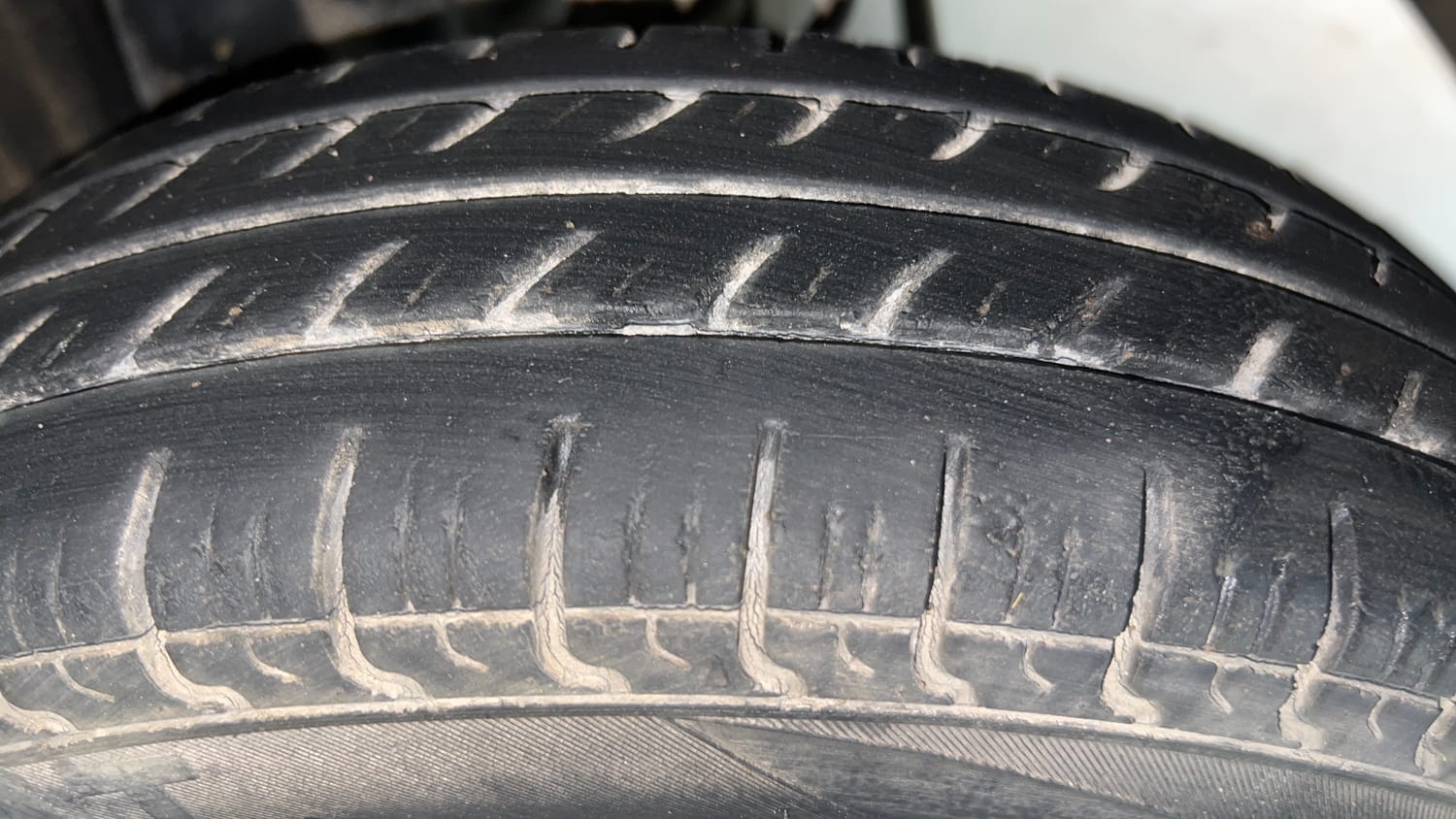 Used 2014 Maruti Suzuki Alto 800 Lxi Petrol Manual tyres LEFT REAR TYRE TREAD VIEW