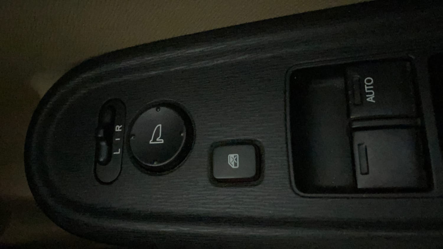 Used 2014 Honda Amaze 1.2 S AT i-VTEC Petrol Automatic top_features Adjustable ORVM