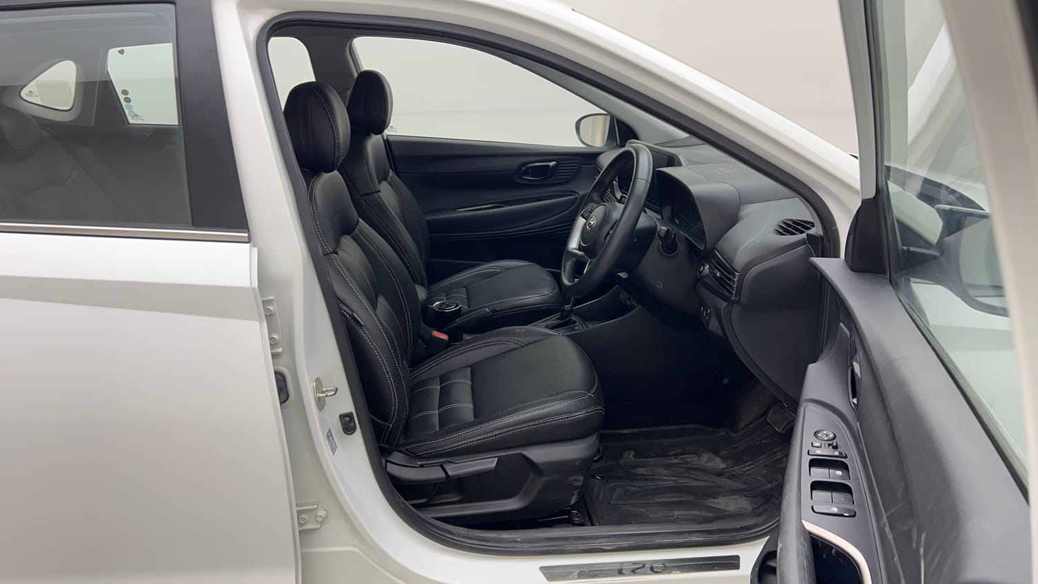 Used 2023 Hyundai i20 Asta (O) 1.2 IVT Petrol Automatic interior RIGHT SIDE FRONT DOOR CABIN VIEW