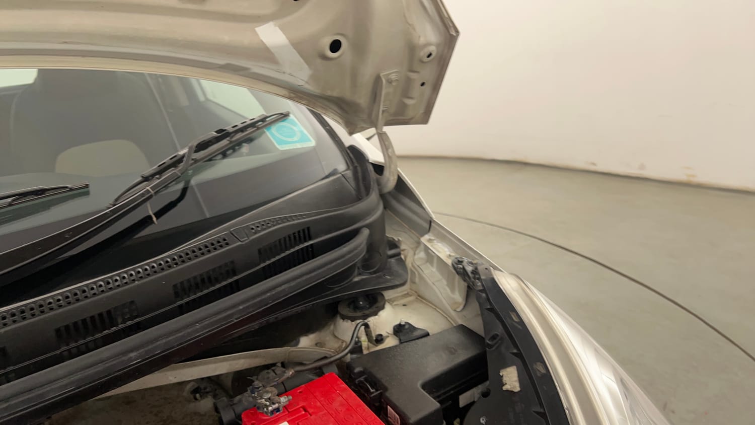 Used 2014 Hyundai Grand i10 Asta AT 1.2 Kappa VTVT Petrol Automatic engine ENGINE LEFT SIDE HINGE & APRON VIEW