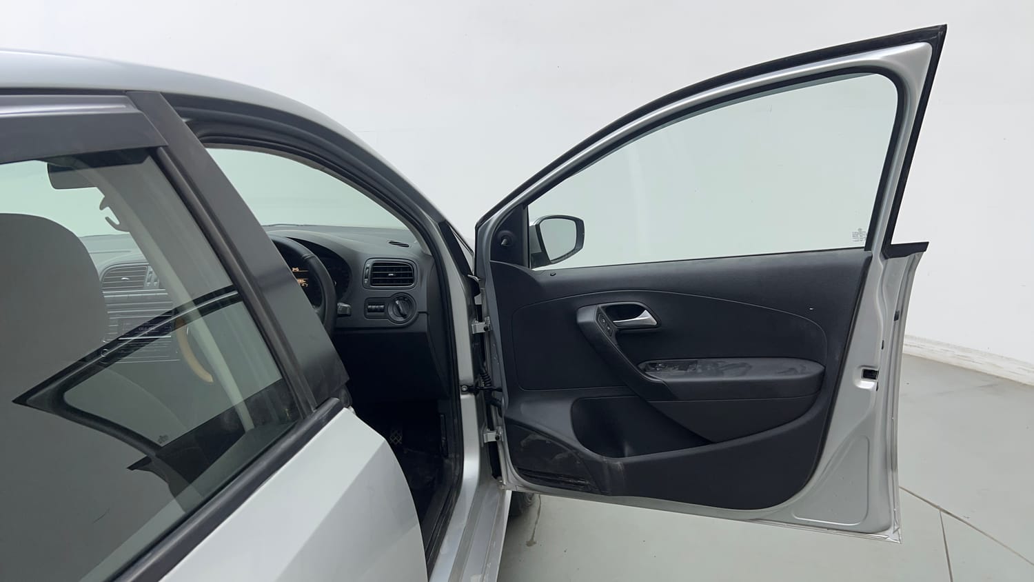 Used 2018 Volkswagen Ameo Trendline 1.0L (P) Petrol Manual interior RIGHT FRONT DOOR OPEN VIEW