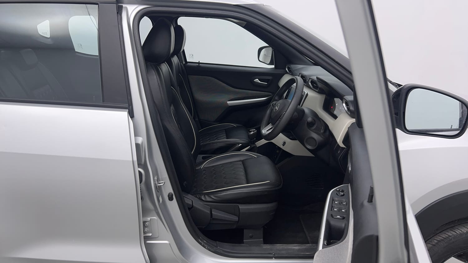 Used 2023 Nissan Magnite XV Petrol Manual interior RIGHT SIDE FRONT DOOR CABIN VIEW