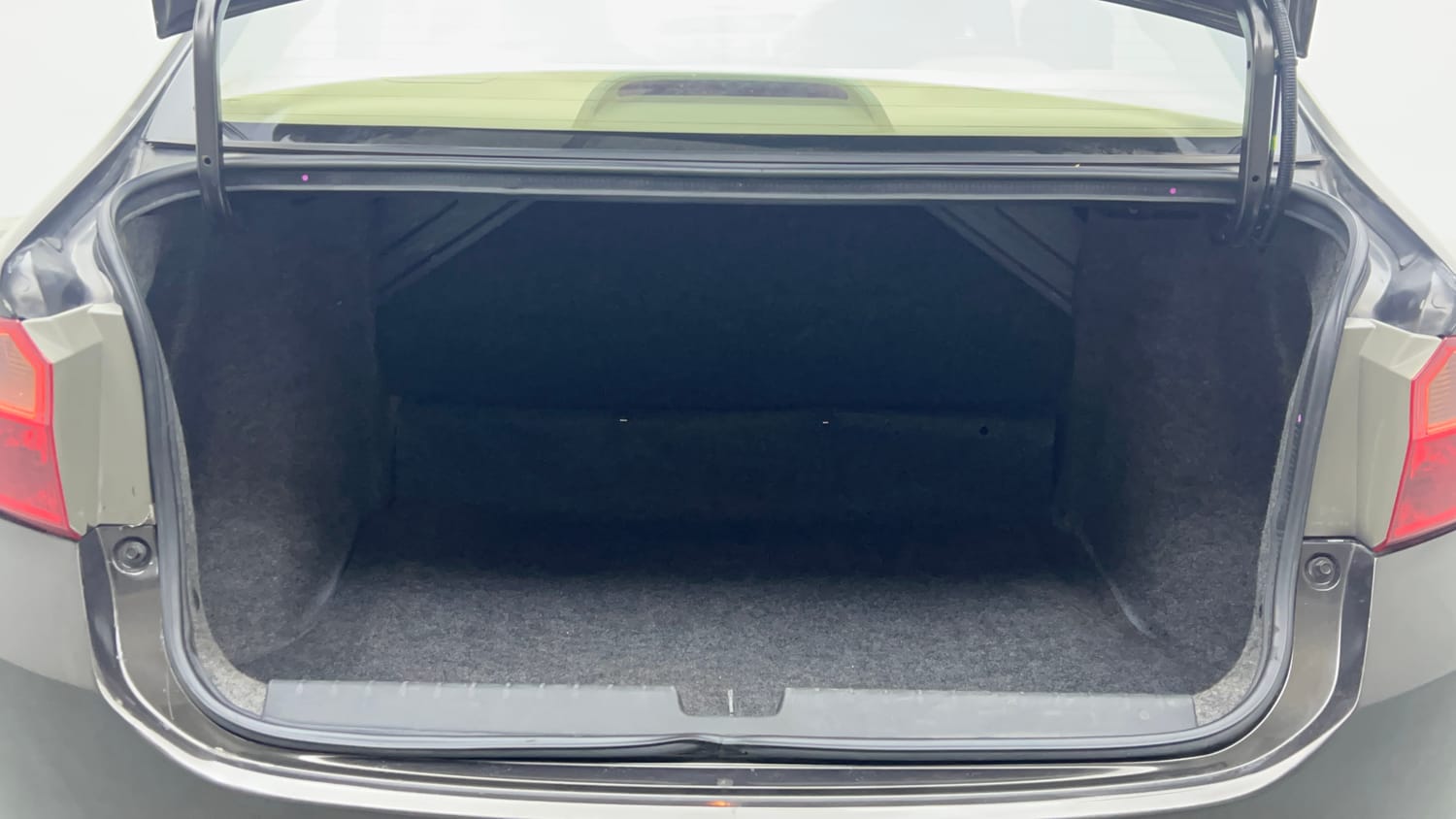 Used 2016 Honda City VX Petrol Manual interior DICKY INSIDE VIEW