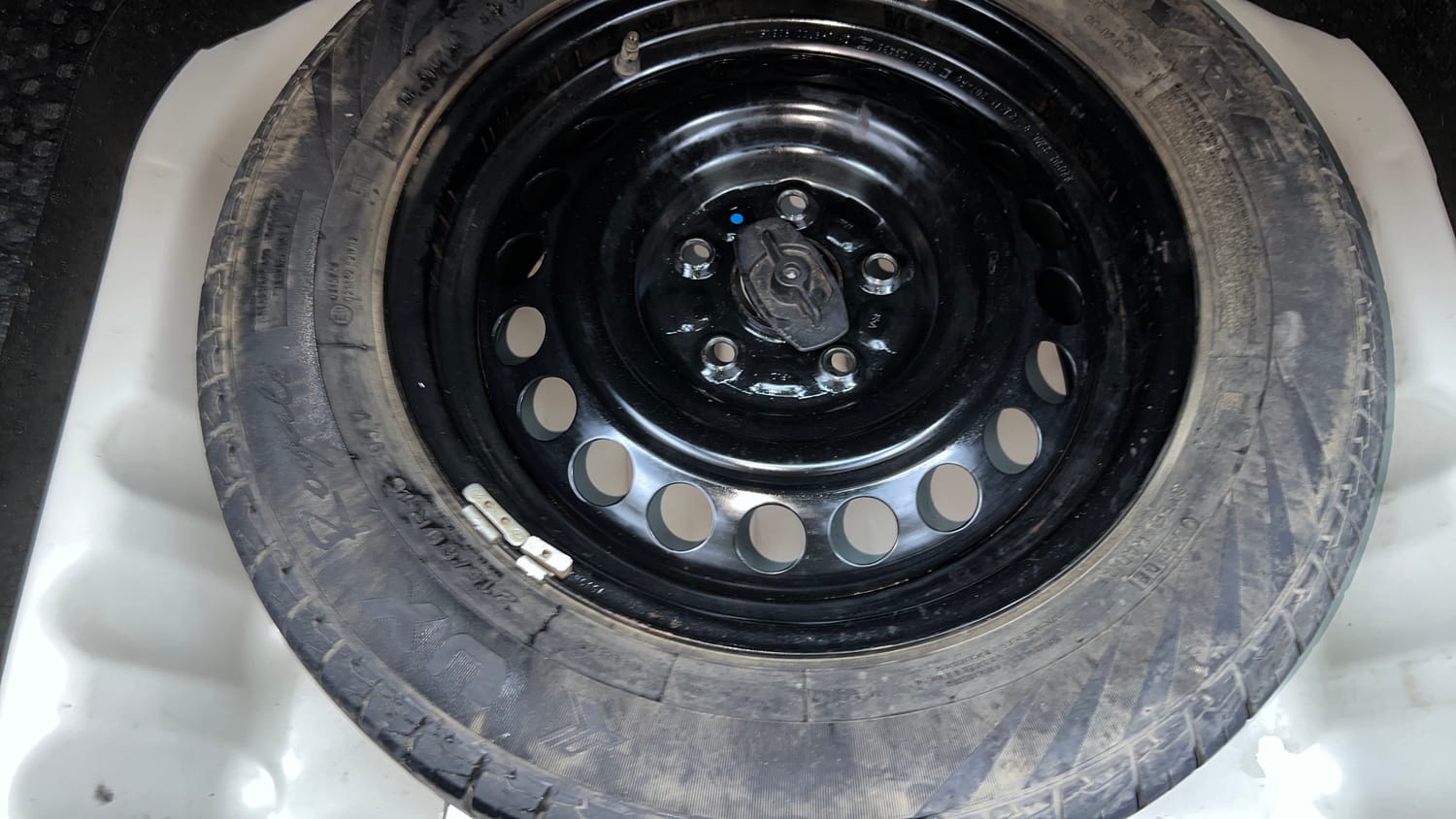 Used 2022 Maruti Suzuki Brezza VXi Petrol Manual tyres SPARE TYRE VIEW