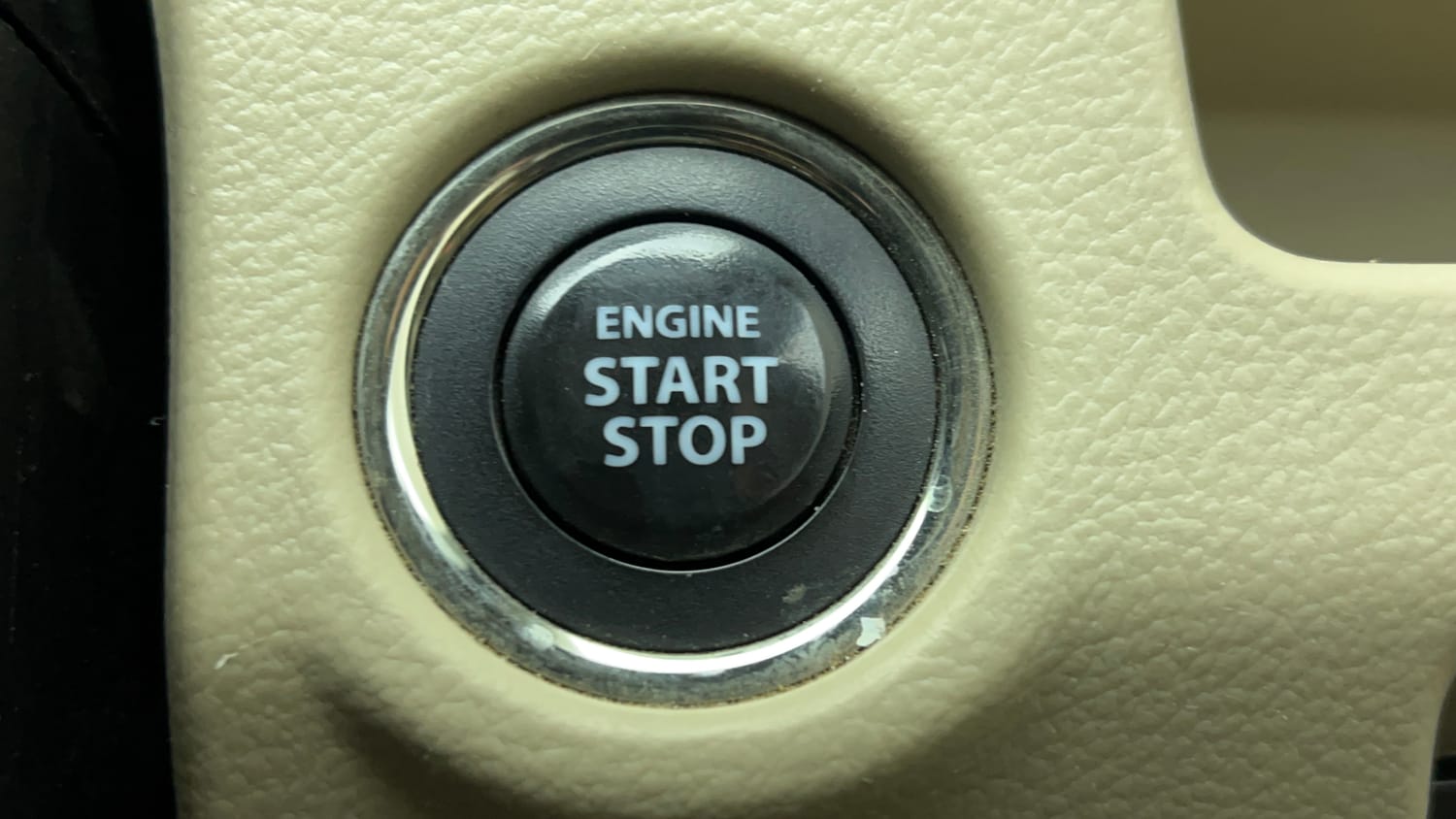 Used 2016 Maruti Suzuki Ciaz ZXi Petrol Manual top_features Keyless start