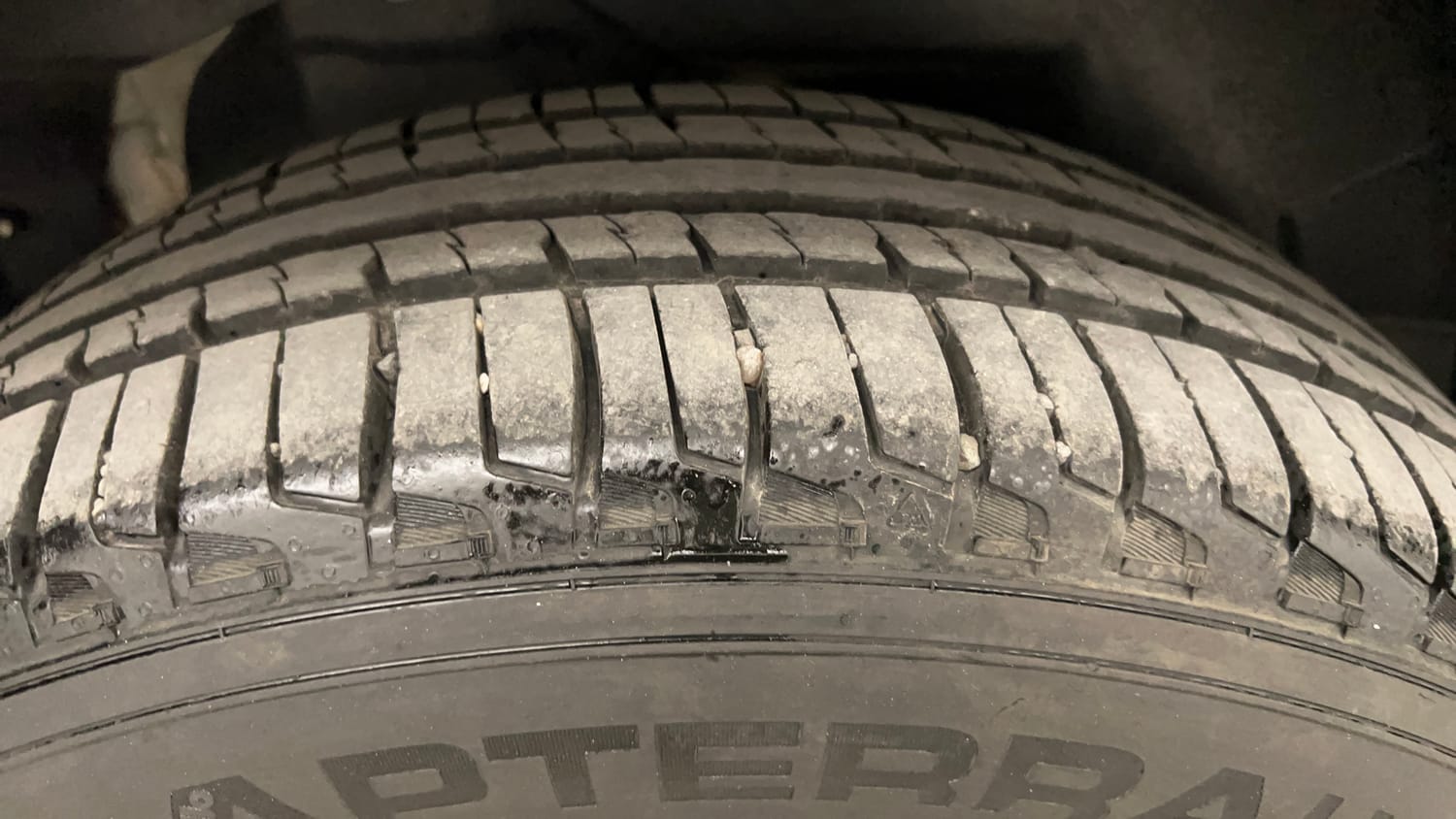 Used 2018 Mahindra XUV500 W11 Diesel Manual tyres RIGHT REAR TYRE TREAD VIEW