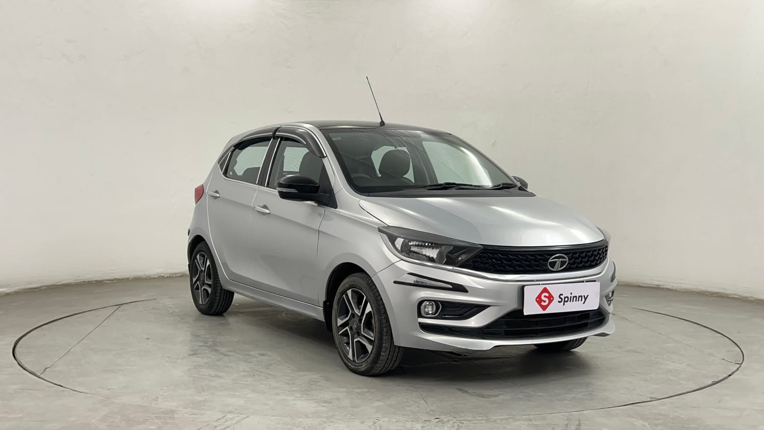 Used 2020 Tata Tiago Revotron XZ Plus Cng (outside fitted) Cng Manual exterior RIGHT FRONT CORNER VIEW