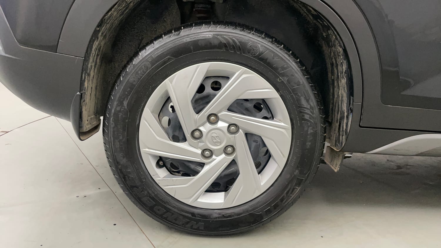 Used 2024 Hyundai Creta 1.5 MPi Petrol MT EX Petrol Manual tyres RIGHT REAR TYRE RIM VIEW