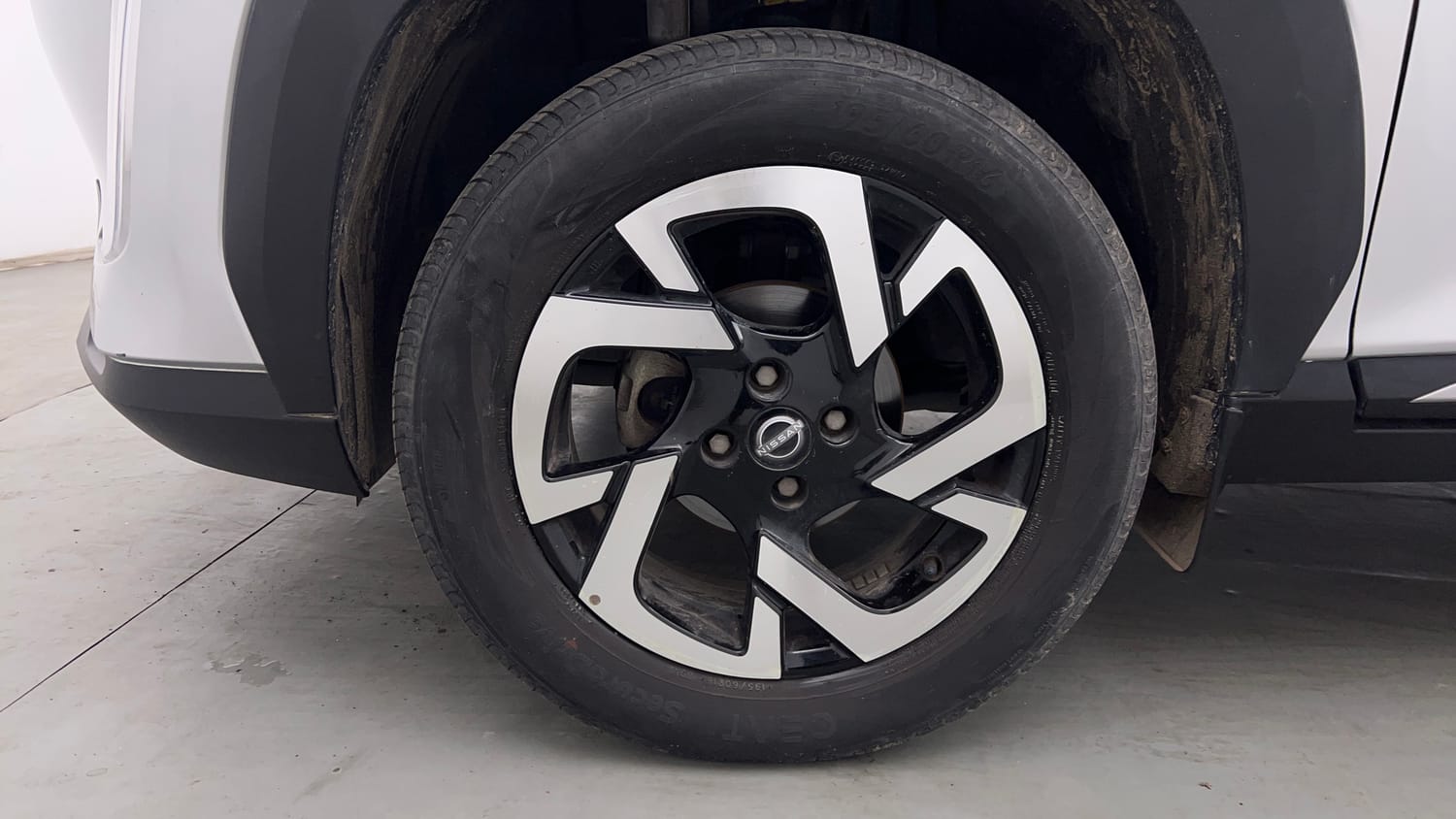 Used 2023 Nissan Magnite XV Petrol Manual tyres LEFT FRONT TYRE RIM VIEW