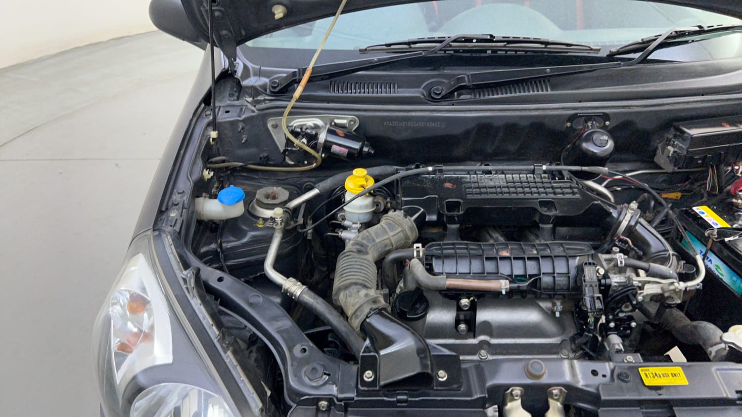 Used 2014 Maruti Suzuki Alto 800 Lxi Petrol Manual engine ENGINE RIGHT SIDE HINGE & APRON VIEW
