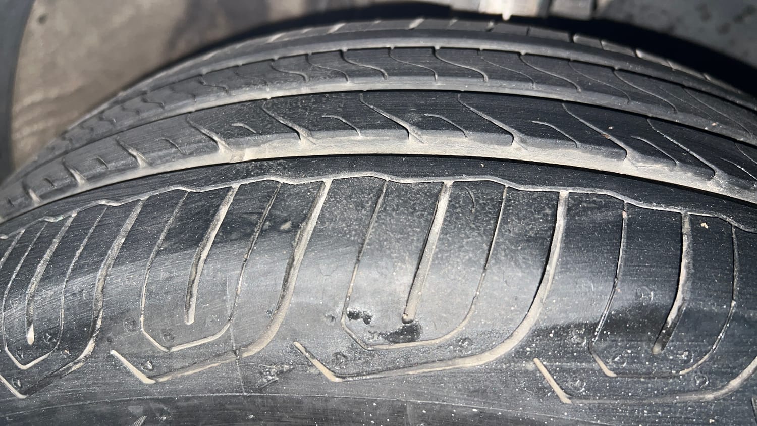 Used 2018 Volkswagen Ameo Trendline 1.0L (P) Petrol Manual tyres RIGHT FRONT TYRE TREAD VIEW