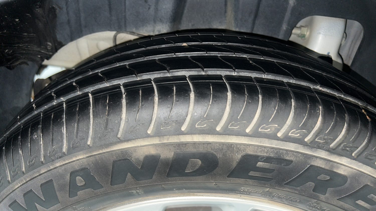 Used 2023 Mahindra XUV 300 W8 1.2 Petrol Petrol Manual tyres RIGHT REAR TYRE TREAD VIEW
