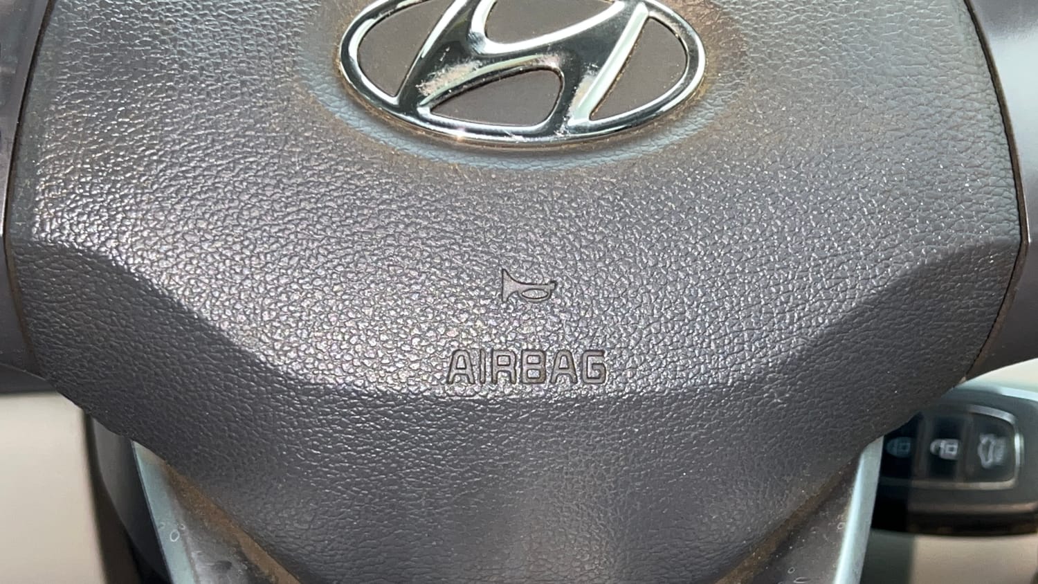 Used 2021 Hyundai Aura S 1.2 AMT Petrol Petrol Automatic top_features Airbags