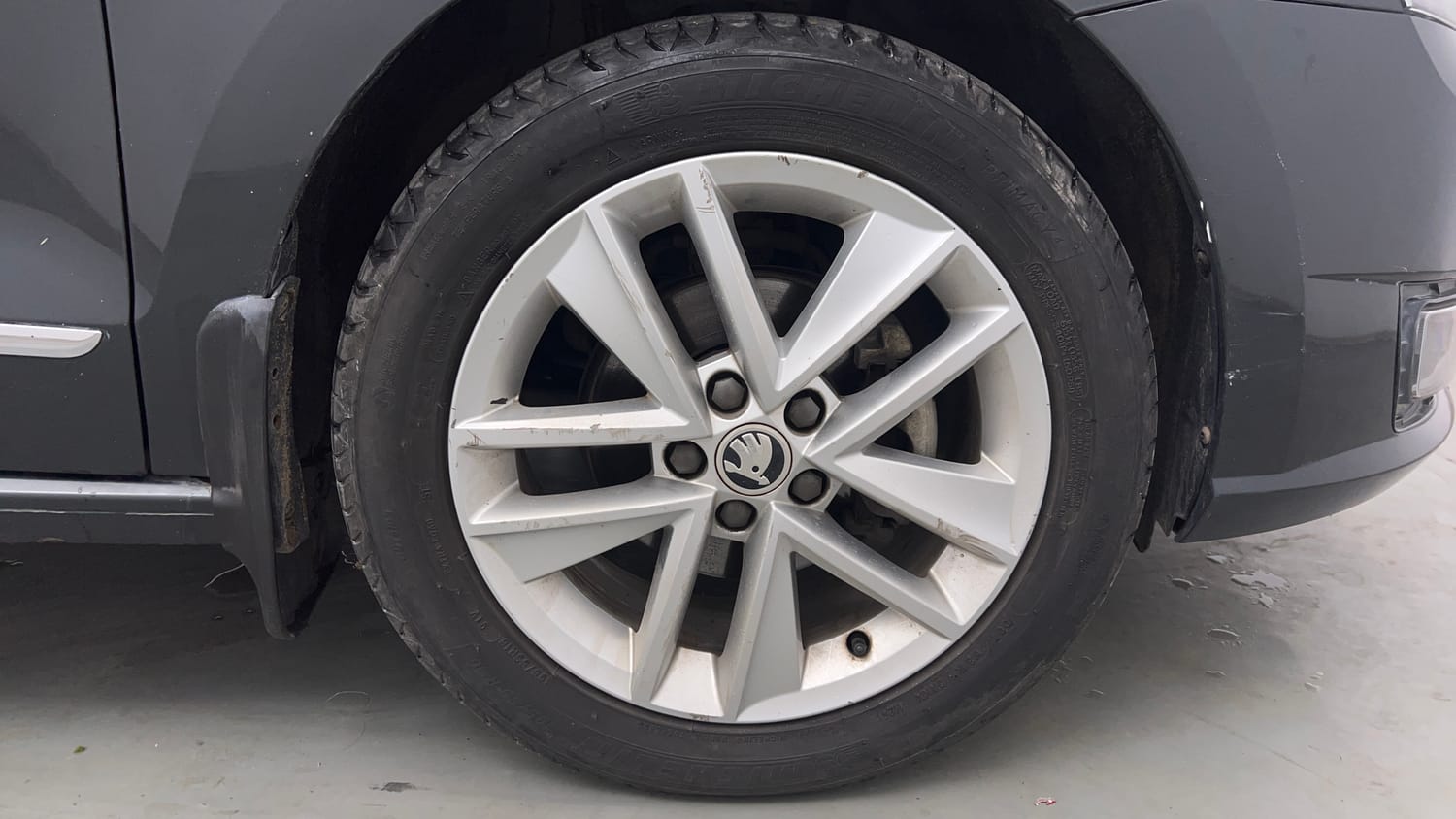 Used 2020 Skoda Rapid Style AT Petrol Automatic tyres RIGHT FRONT TYRE RIM VIEW