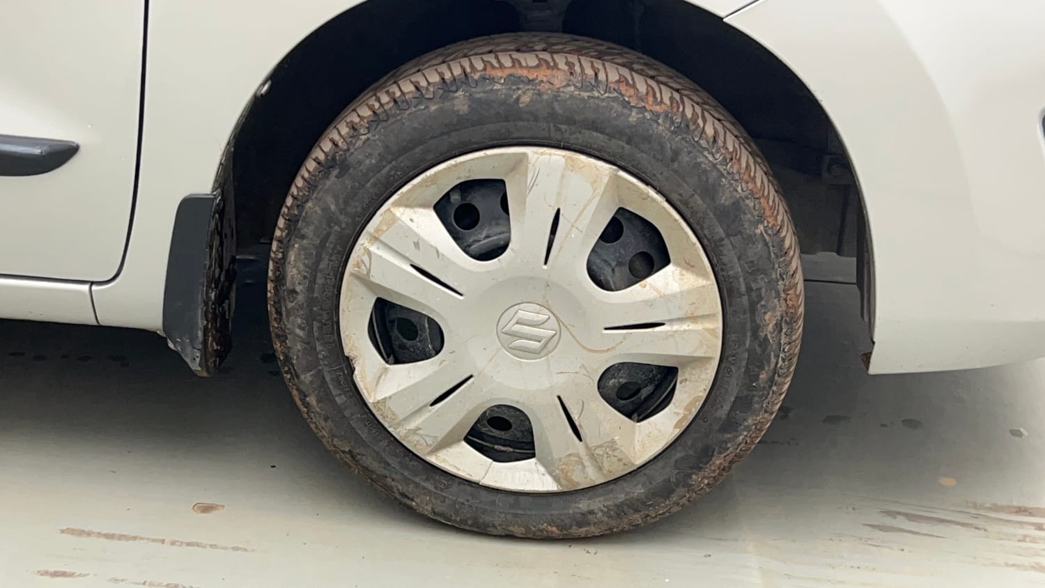 Used 2018 Maruti Suzuki Wagon R 1.0 VXI AMT (O) Petrol Automatic tyres RIGHT FRONT TYRE RIM VIEW