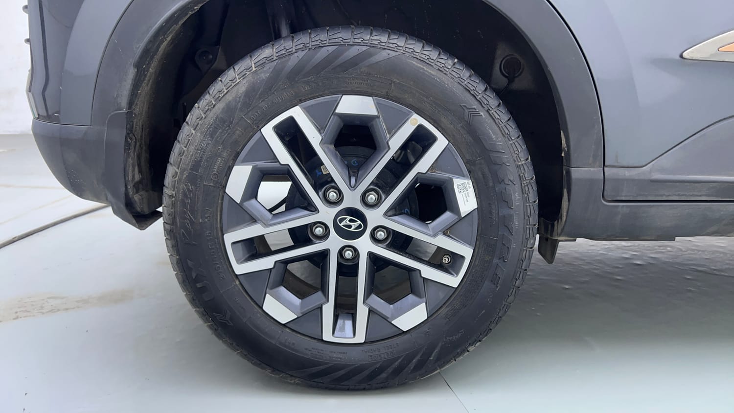 Used 2025 Hyundai Venue S (O) 1.2 Petrol Petrol Manual tyres RIGHT REAR TYRE RIM VIEW