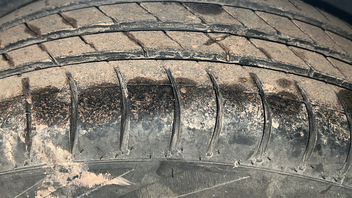 Used 2014 Volkswagen Polo Trendline 1.2L (P) Petrol Manual tyres LEFT REAR TYRE TREAD VIEW