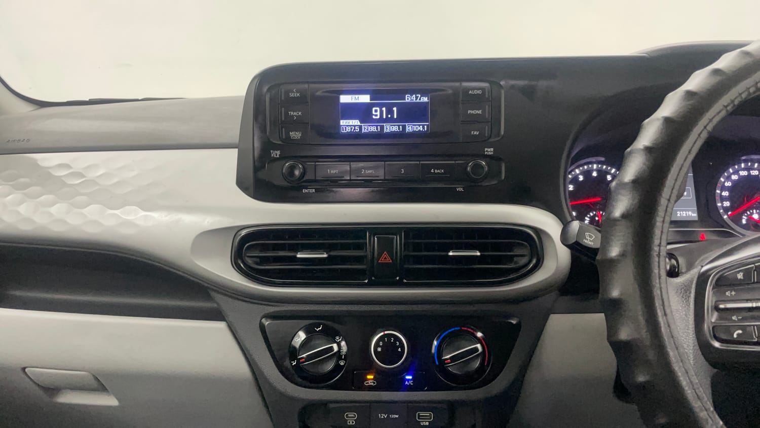 Used 2026 Hyundai Grand i10 Nios Magna 1.2 Kappa Petrol Manual interior MUSIC SYSTEM & AC CONTROL VIEW
