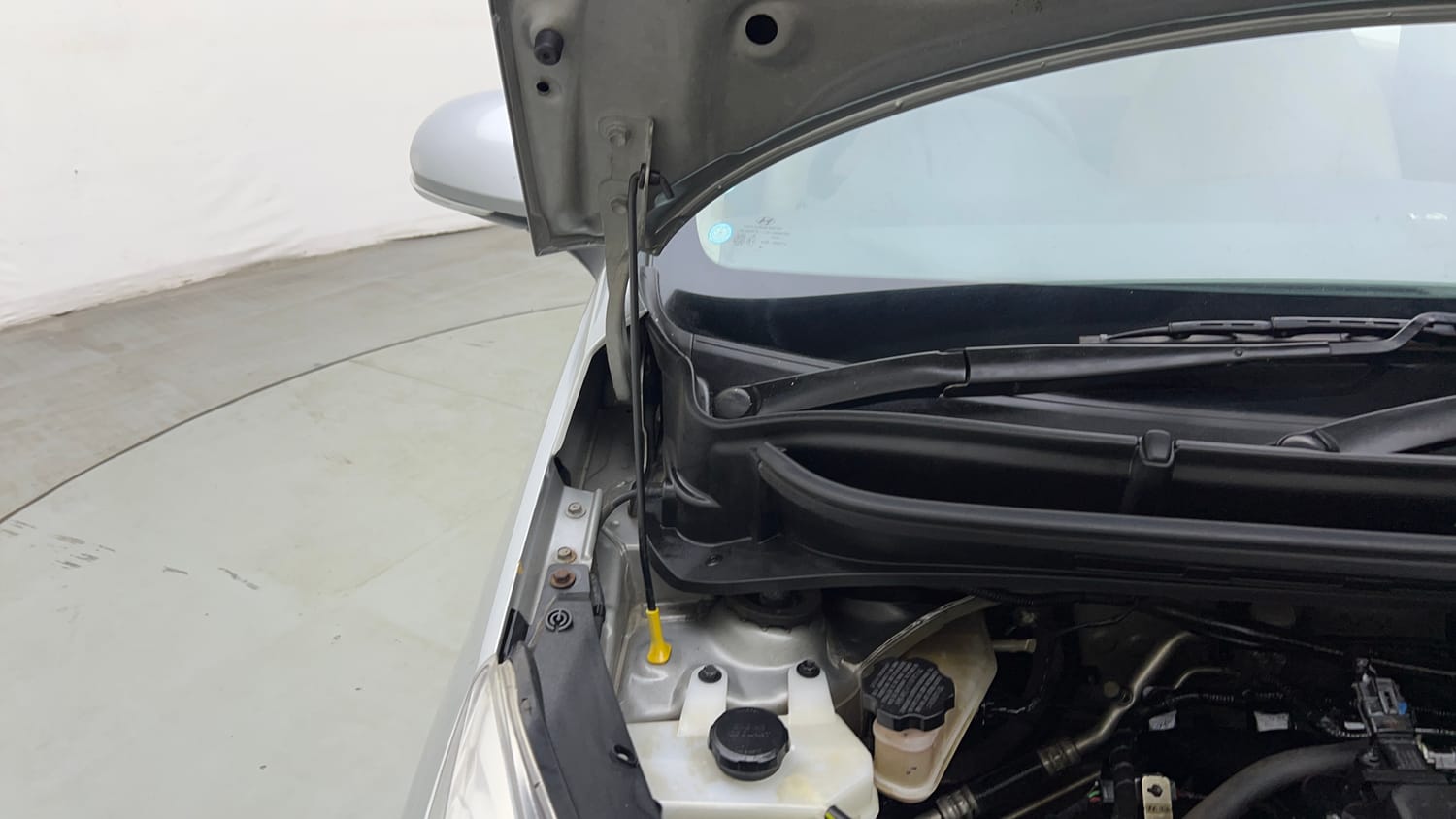 Used 2019 Hyundai Santro Asta Petrol Manual engine ENGINE RIGHT SIDE HINGE & APRON VIEW
