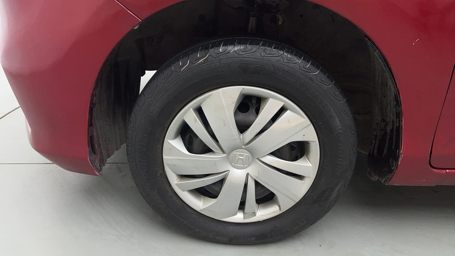 Used 2019 Honda Amaze 1.2 S MT Petrol Petrol Manual tyres LEFT FRONT TYRE RIM VIEW