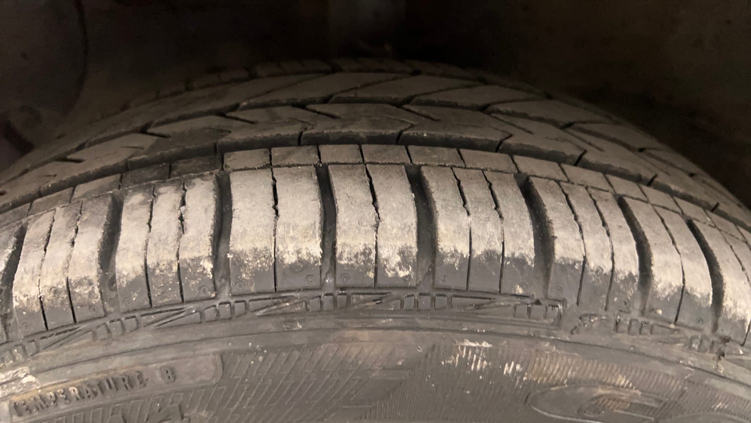 Used 2017 Hyundai Grand i10 Sportz (O) 1.2 Kappa VTVT Petrol Manual tyres LEFT FRONT TYRE TREAD VIEW