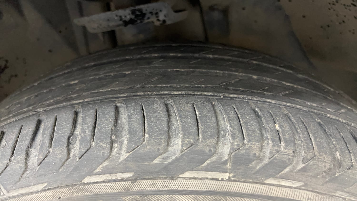 Used 2022 Jeep Compass Model S (O) 1.4 Petrol DCT Petrol Automatic tyres RIGHT FRONT TYRE TREAD VIEW