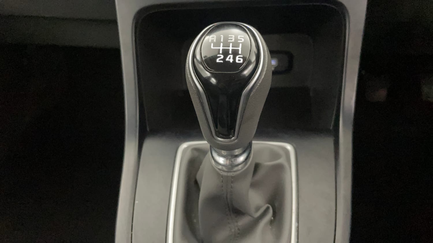 Used 2024 Hyundai Creta 1.5 MPi Petrol MT EX Petrol Manual interior GEAR  KNOB VIEW