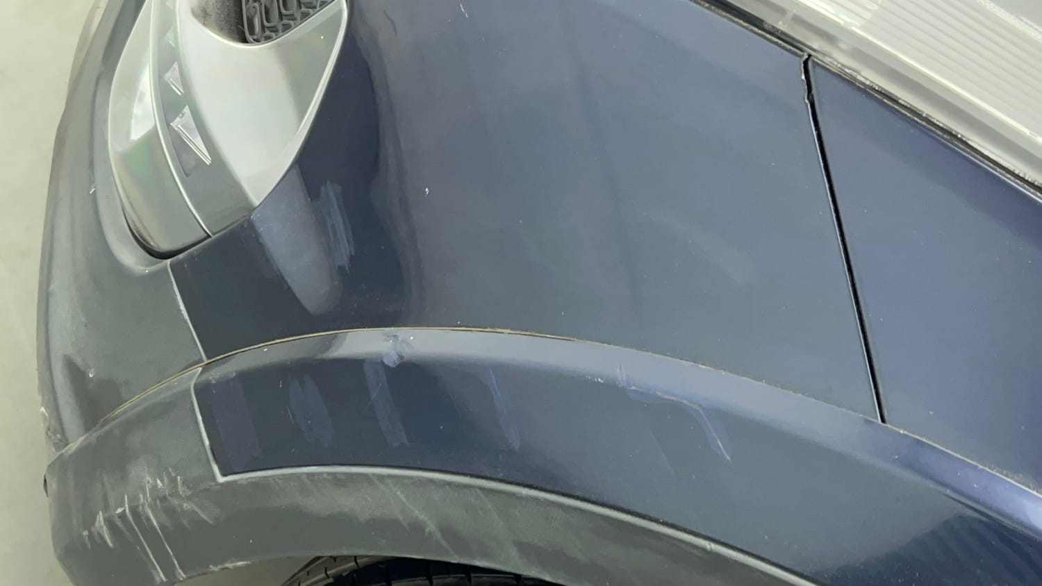 Used 2018 Tata Hexa XTA 4x2 7 STR Diesel Automatic dents MINOR SCRATCH
