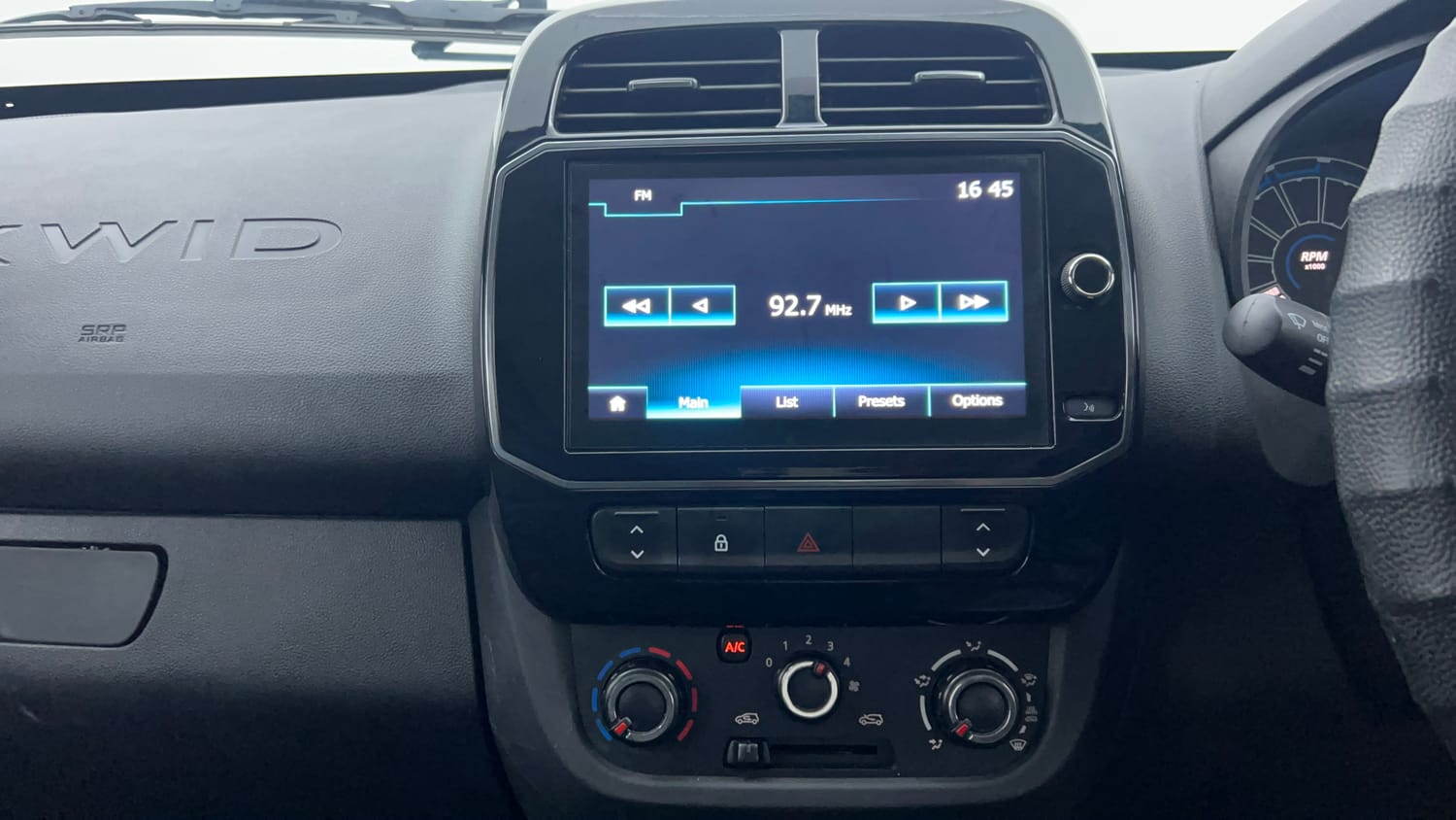 Used 2024 Renault Kwid RXT 1.0 AMT Petrol Automatic interior MUSIC SYSTEM & AC CONTROL VIEW