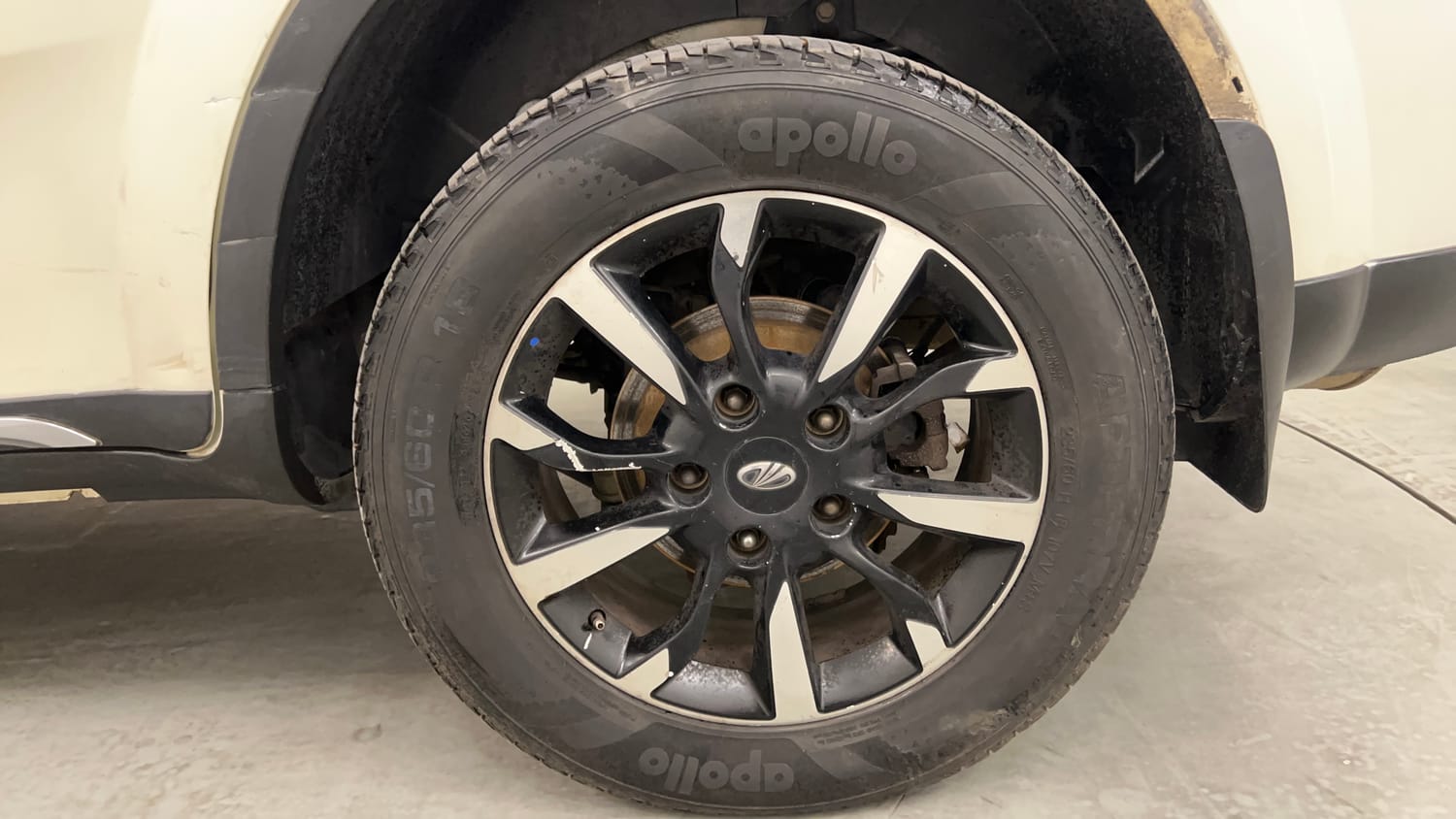 Used 2018 Mahindra XUV500 W11 Diesel Manual tyres LEFT REAR TYRE RIM VIEW