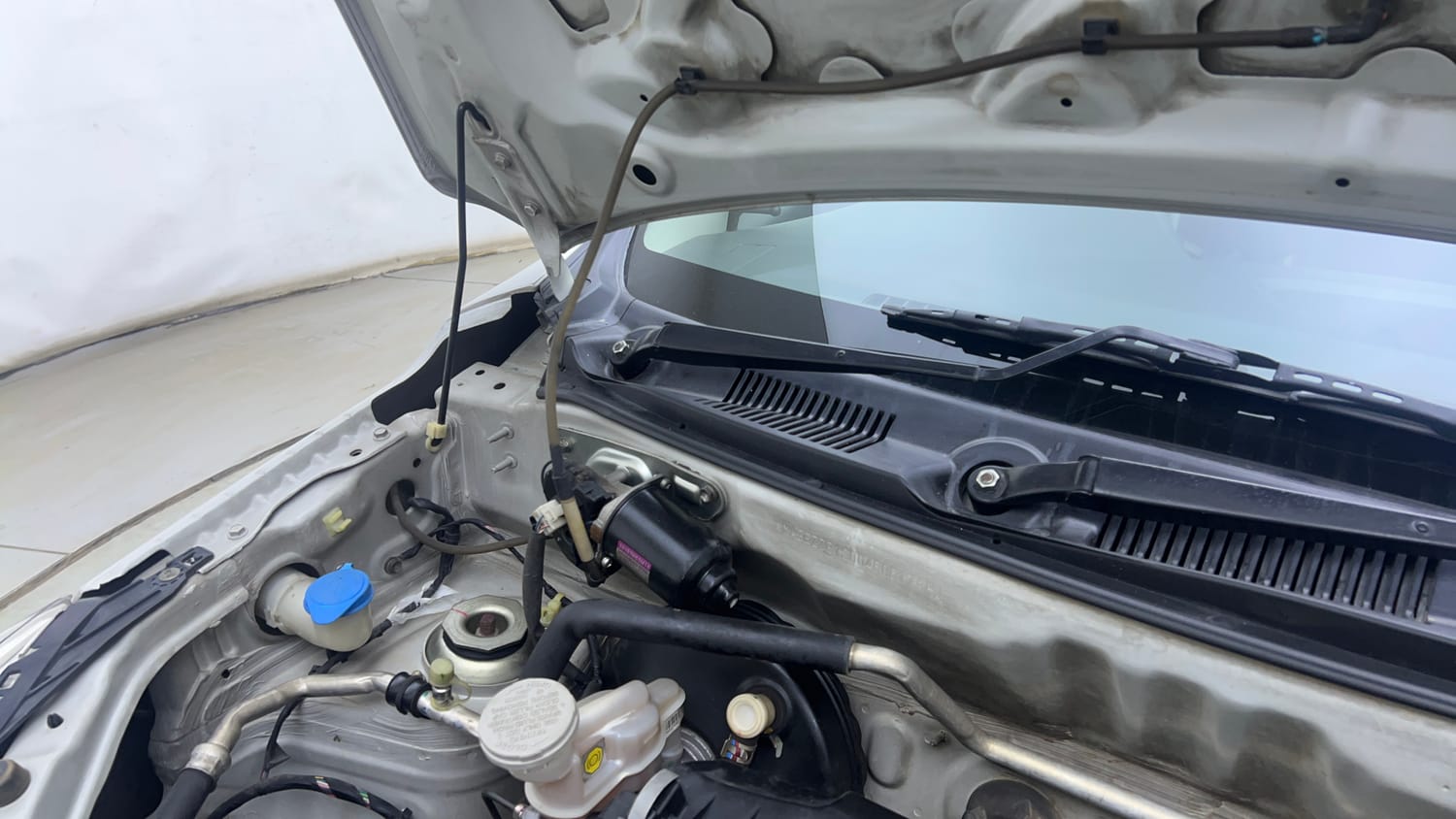 Used 2018 Maruti Suzuki Alto K10 VXi Petrol Manual engine ENGINE RIGHT SIDE HINGE & APRON VIEW