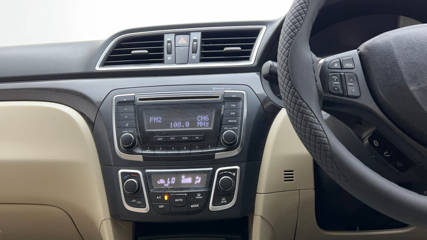 Used 2016 Maruti Suzuki Ciaz ZXi Petrol Manual interior MUSIC SYSTEM & AC CONTROL VIEW