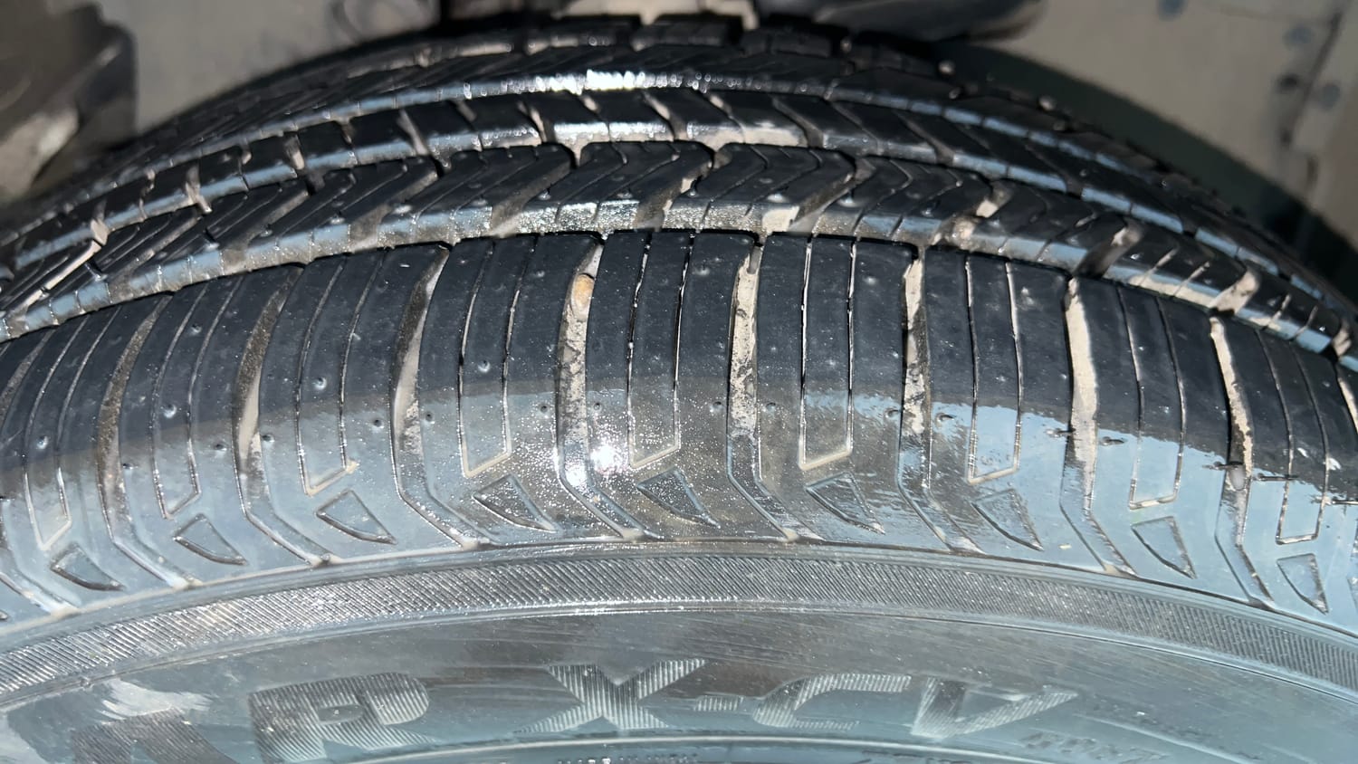 Used 2018 Tata Hexa XTA 4x2 7 STR Diesel Automatic tyres RIGHT FRONT TYRE TREAD VIEW