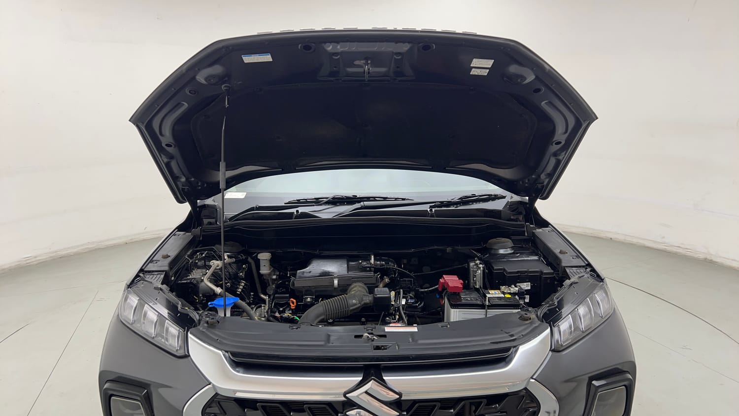 Used 2025 Maruti Suzuki Grand Vitara Delta Smart Hybrid Petrol Manual engine ENGINE & BONNET OPEN FRONT VIEW