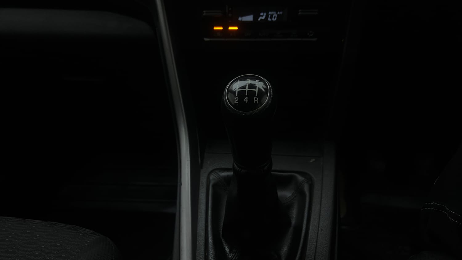 Used 2022 Maruti Suzuki Brezza VXi Petrol Manual interior GEAR  KNOB VIEW
