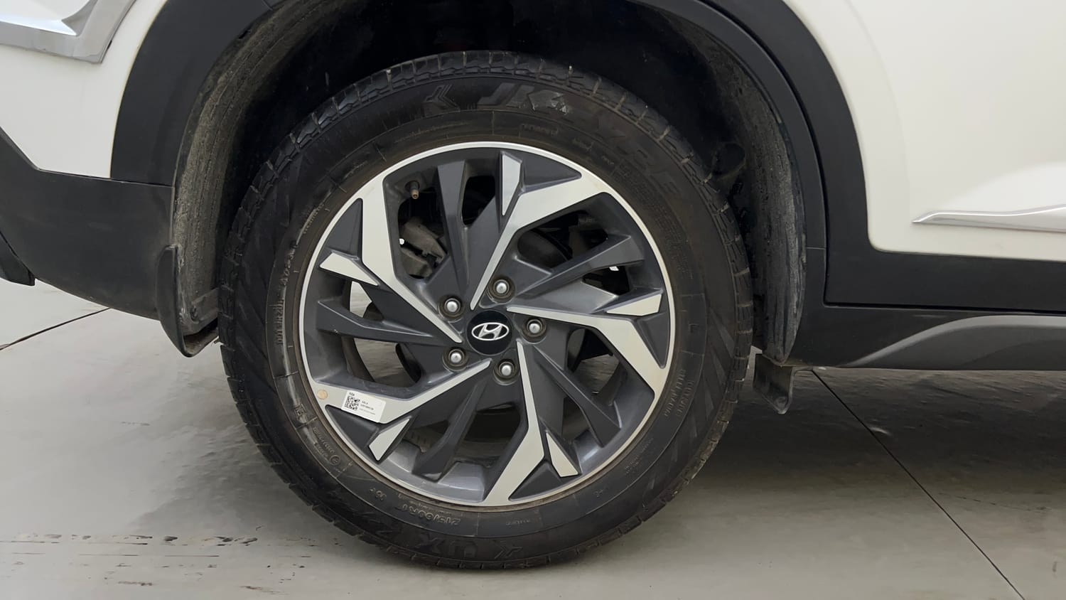Used 2023 Hyundai Creta SX (O) 1.5 Petrol IVT Petrol Automatic tyres RIGHT REAR TYRE RIM VIEW